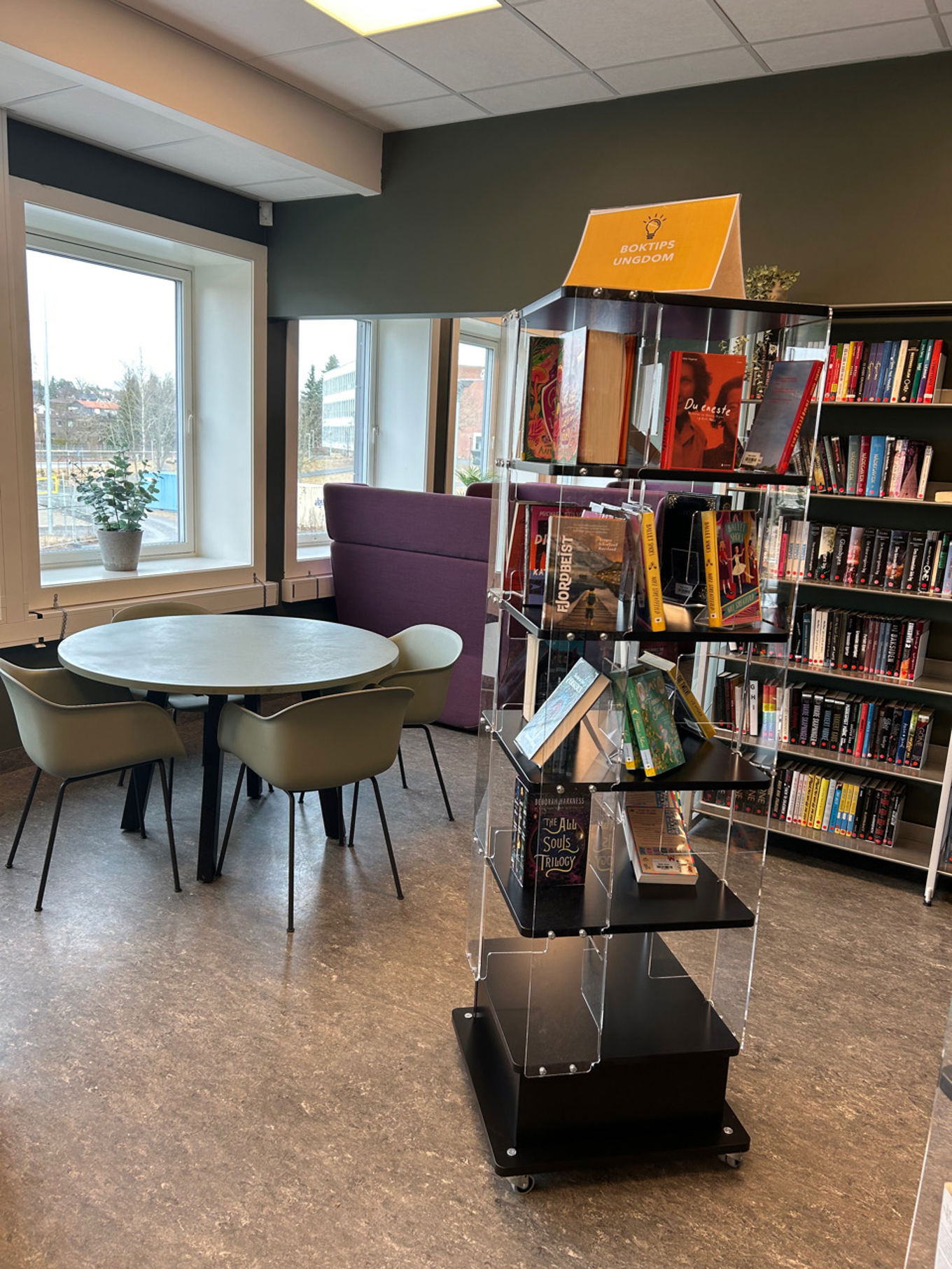 Arbeidssoner og masse hylleplass 