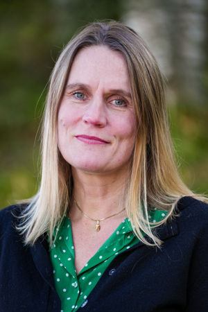 en person med blondt hår