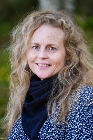 en person med blondt hår