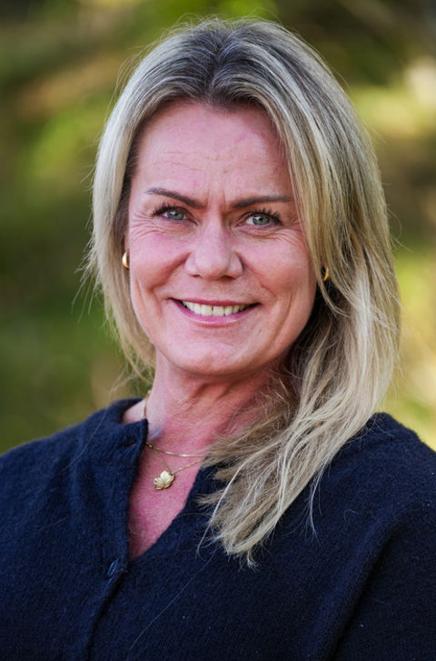 en person med blondt hår