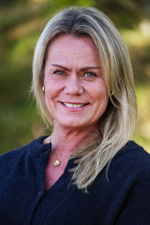 en person med blondt hår