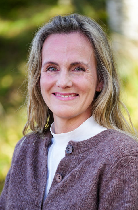 en person med langt hår