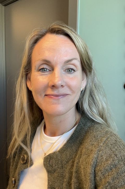 En person med langt hår