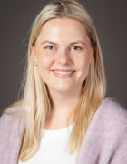 en person med blondt hår en person med blondt hår