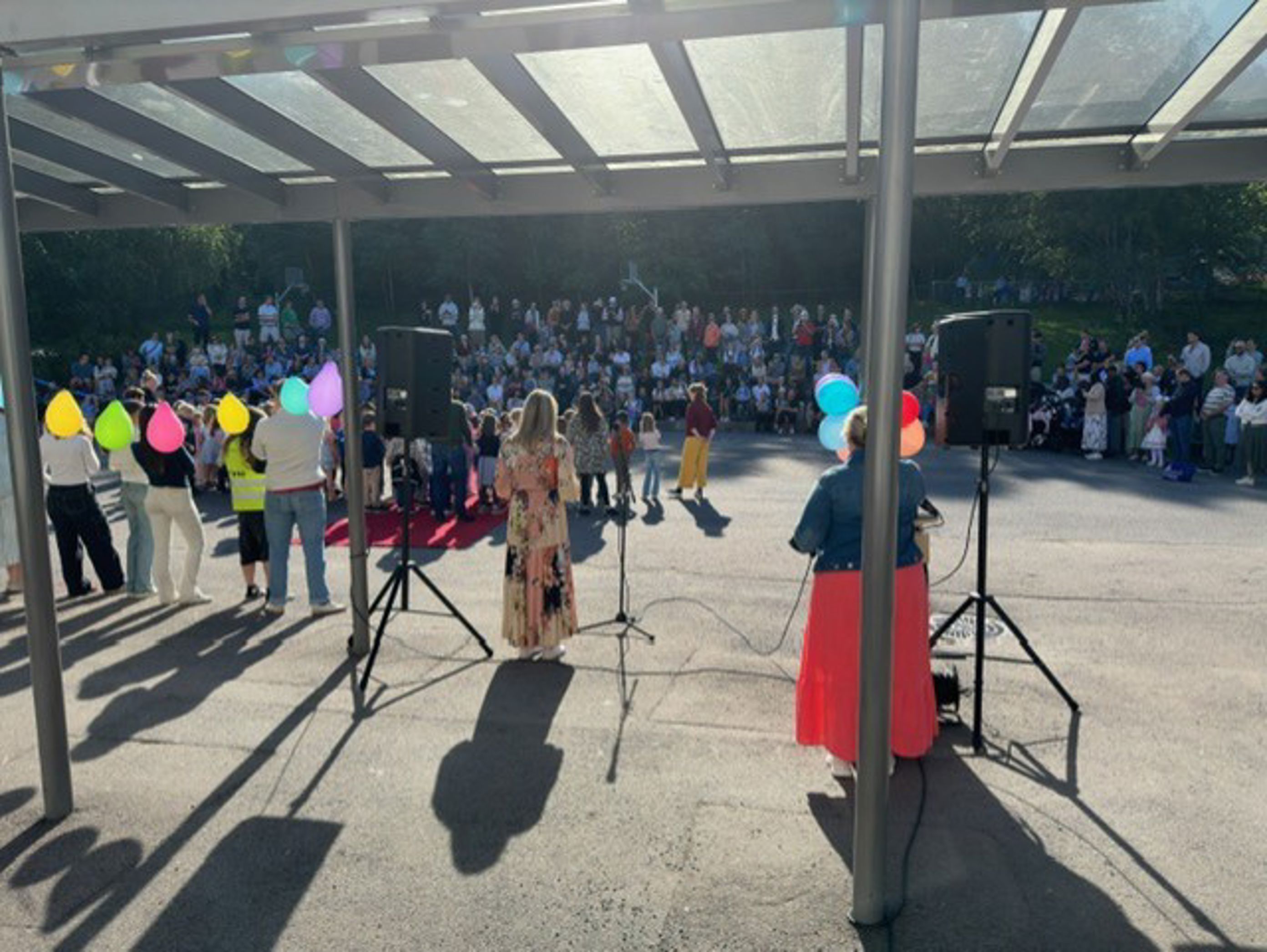 En mengde mennesker på et arrangement